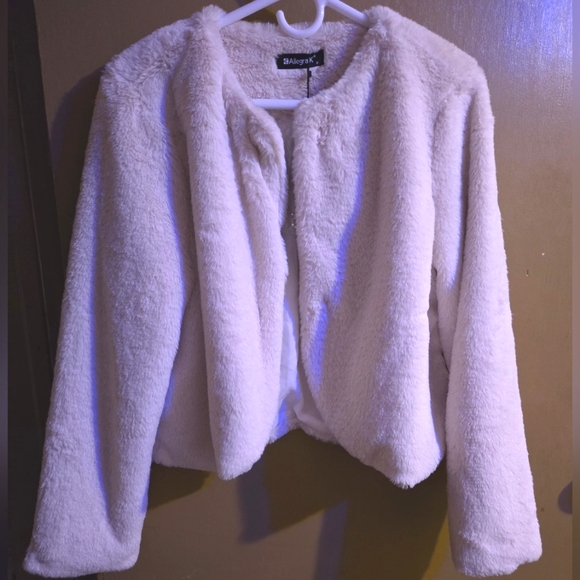 NWT cream faux fur jacket - Picture 1 of 6